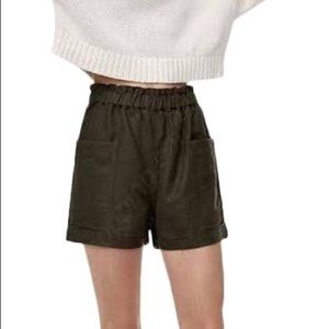 Aritzia Wilfred Free black elastic waist shorts